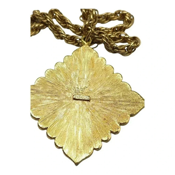 Vendome 1970’s Multi-Color Enamel Medallion Pendant Necklace Gold Tone - Picture 5 of 5